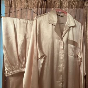 Silk-like PS’s. Two piece Like new. Size XL. Light pink.